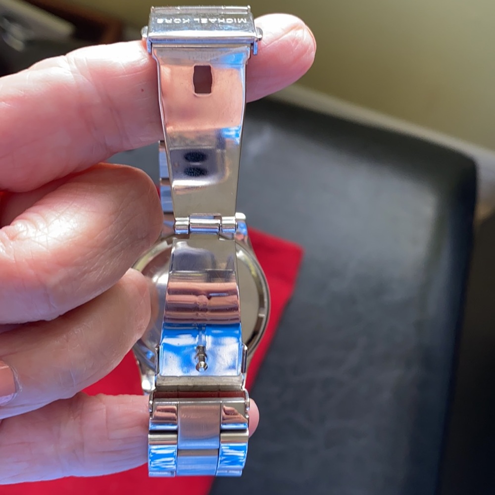 Watch - Picture 3 of 7